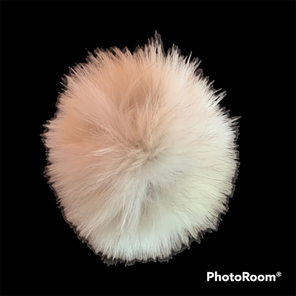 Recycled fur PomPom from Harricana